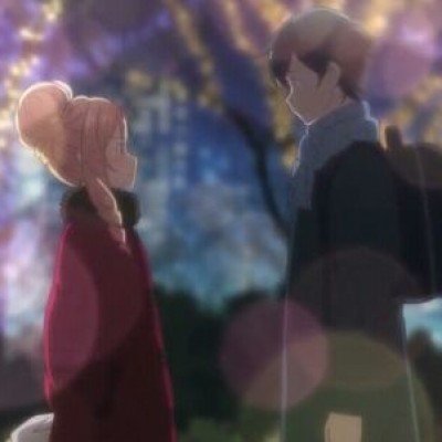 保姆将幼童关狗笼自己只顾玩手机